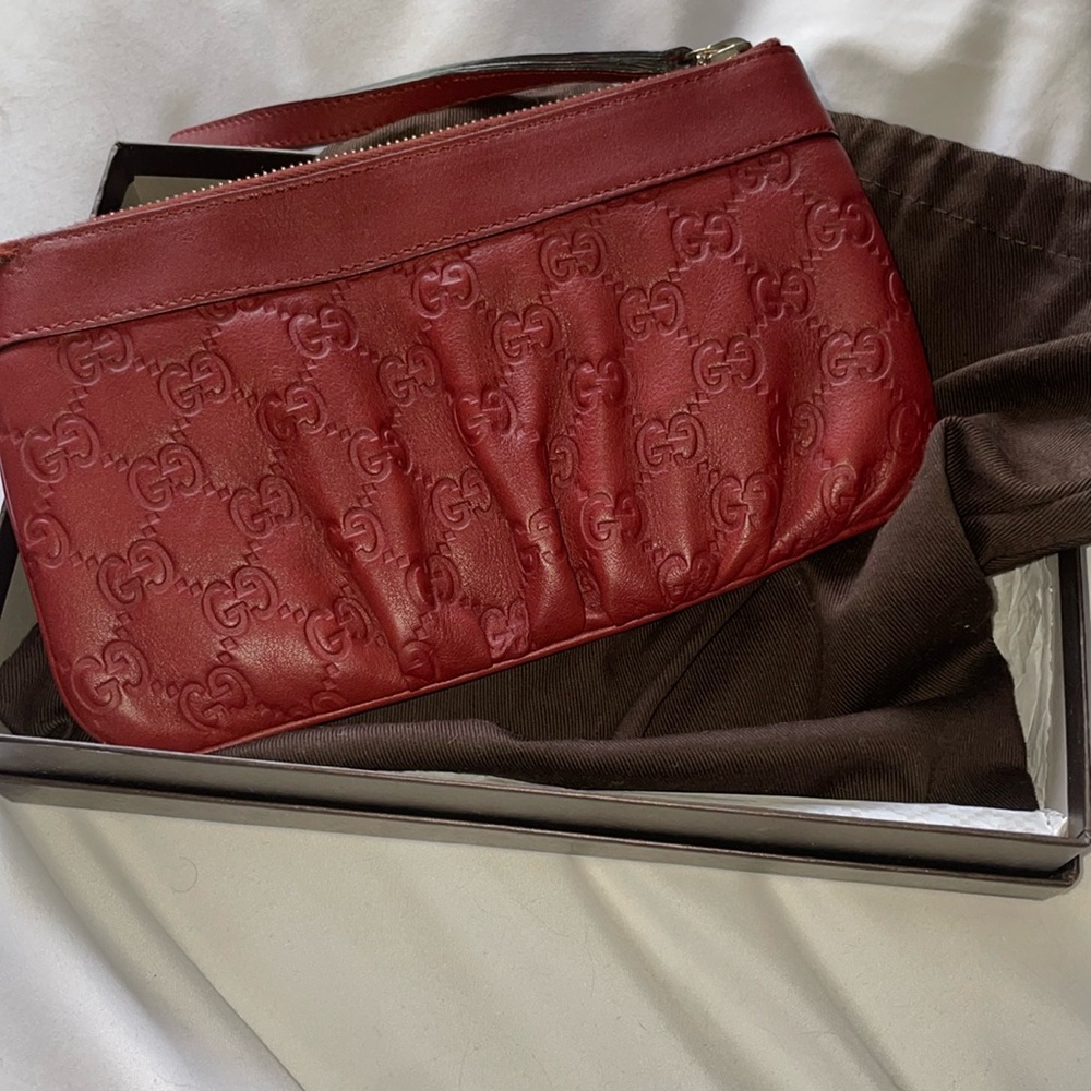 Gucci Wristlet 😍